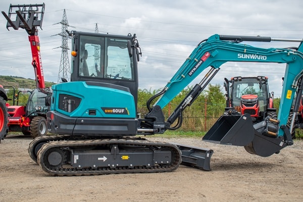 Midiexcavator SUNWARD SWE 60 UF de vanzare